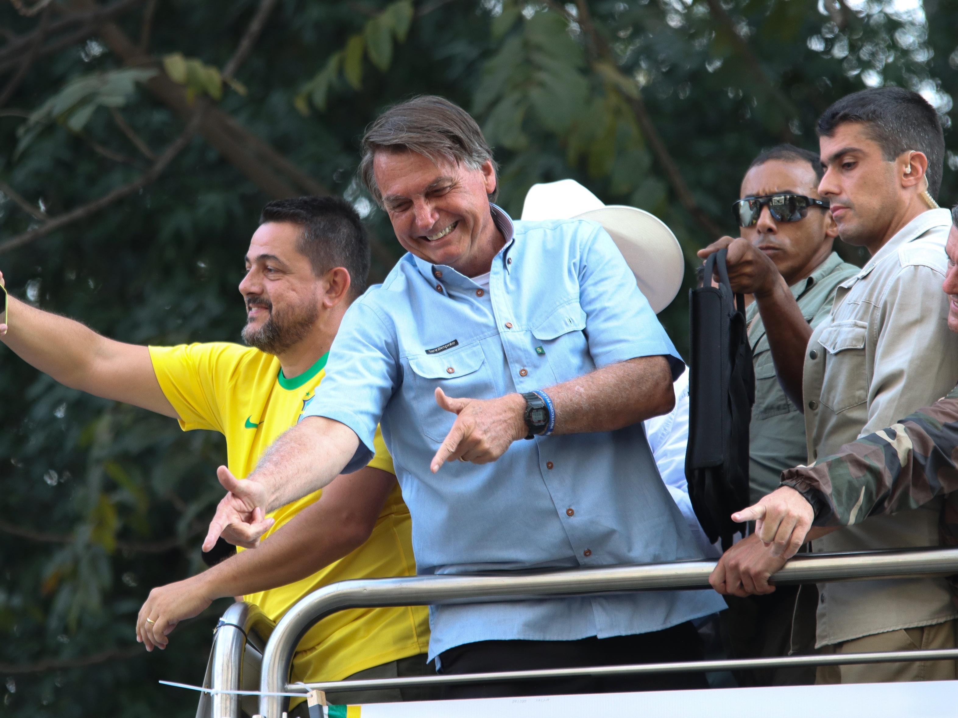 Após ato, Bolsonaro é multado pelo governo de SP por não usar máscara
