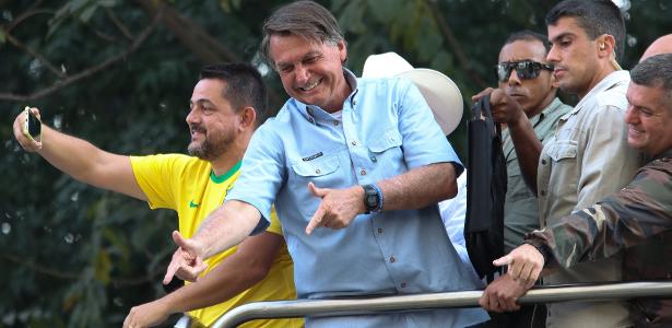 Bolsonaro em carro de som durante ato em 7 de setembro de 2021 com pautas antidemocráticas na avenida Paulista