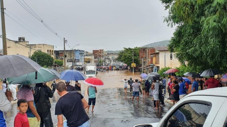 Ruas da cidade de Porteirinha, no norte de Minas Gerais, ficaram alagadas após fortes chuvas - Corpo de Bombeiros de Minas Gerais/Divulgação