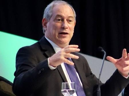 Ciro Gomes: Lula e Bolsonaro governam 'das m&atilde;os para boca'