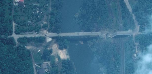 Imagem de satélite mostra a ponte Pavlograd danificada no oeste de Severodonetsk