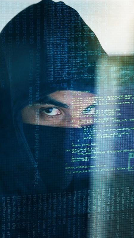 Hacker, cibersegurança, segurança digital, golpe online, golpe digital, golpe na internet, cibercrime, invasão - PeopleImages/iStock