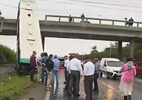 Ônibus despenca de viaduto em Salvador e motorista sai com ferimentos leves - Reprodução/TV Globo