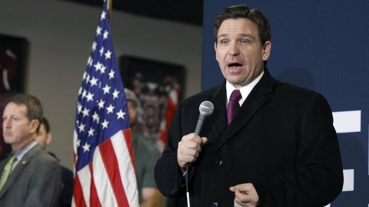 O governador da Flórida, Ron DeSantis, em evento de campanha em Iowa