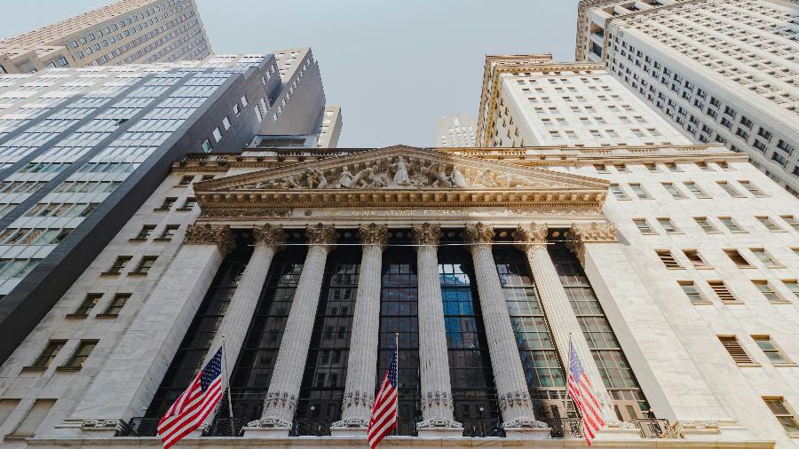 Fachada da Bolsa de Valores de Nova York, a Nyse, em Wall Street Fachada da Bolsa de Valores de Nova York, a Nyse, em Wall Street