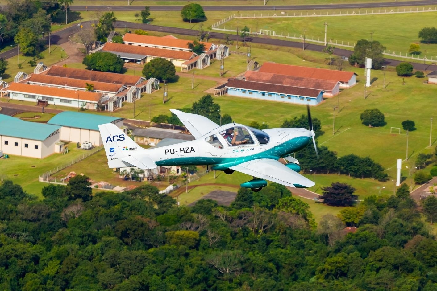 O Sora-e decolou exatamente às 14h28 (horário de Brasília) e sobrevoou o entorno do reservatório da usina Itaipu. Às 14h33, tocava novamente a pista do aeroporto, exatamente como previsto no plano de voo - Alexandre Marchetti/Itaipu Binacional