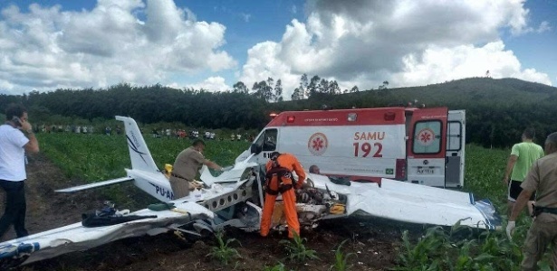Uma pessoa morreu e duas ficaram feridas na queda de um avião em Minas Gerais - Reprodução