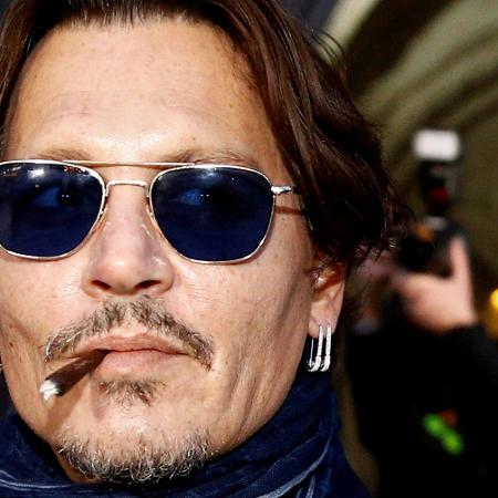 Ator Johnny Depp deixa tribunal em Londres, em foto de fevereiro - 