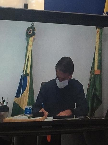 Bolsonaro participa de sanção do novo marco do saneamento básico por meio de videoconferência - Hanrrikson de Andrade/UOL