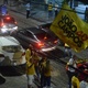 29.nov.2020 - Eleitores começam a chegar ao bairro do Pina, em Recife, para comemorar vitória de João Campos - Beto Macário/UOL
