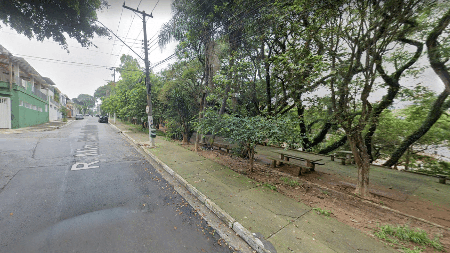 Praça Dr. Vicente Tramonte Garcia, em Perdizes, na zona oeste de São Paulo, foi palco de agressões na madrugada deste domingo (24) - Reprodução/Google Street View