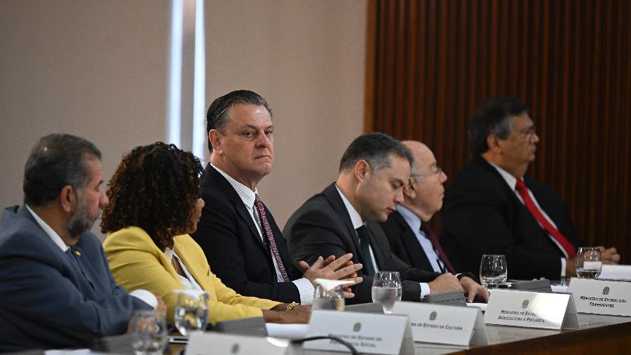 O ministro da Agricultura e Pecuária, Carlos Fávaro, em reunião ministerial no Palácio do Planalto