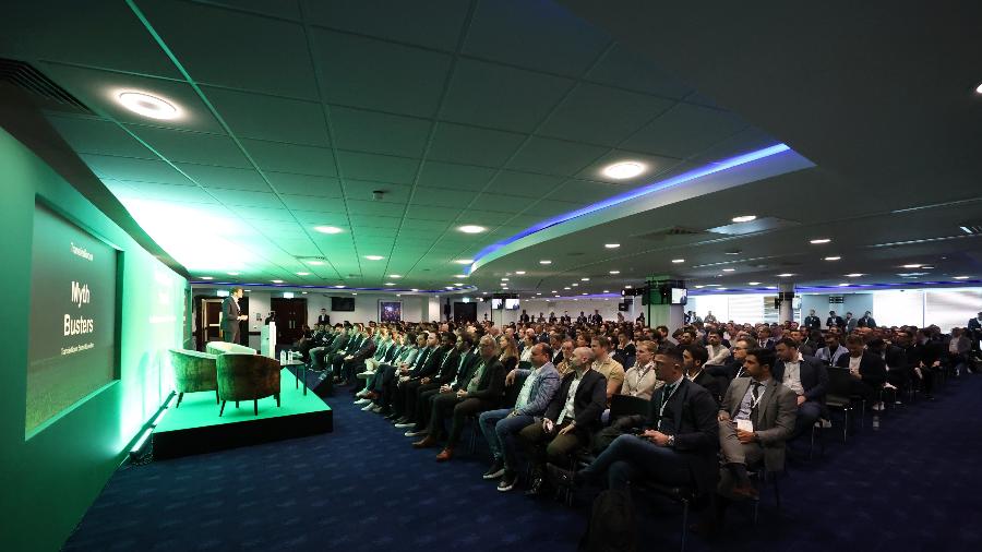 Mais de 300 clubes no mundo participam de evento sobre transferências no estádio do Chelsea - Divulgação