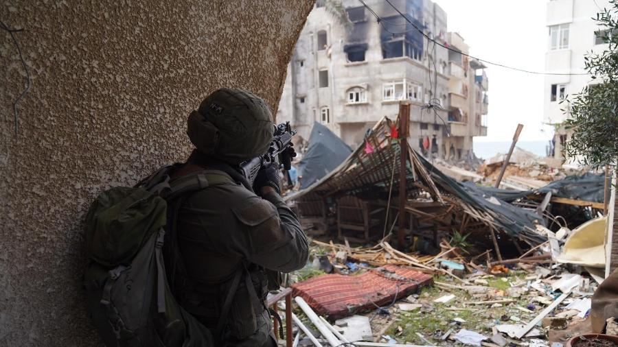 As tropas de Israel operam dentro de Gaza; cessar-fogo deve durar quatro dias
