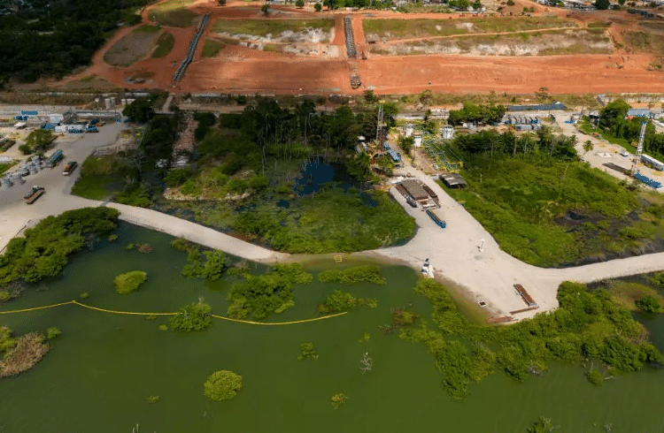 Foto mostra o antes do trecho da lagoa Mundaú, em Maceió