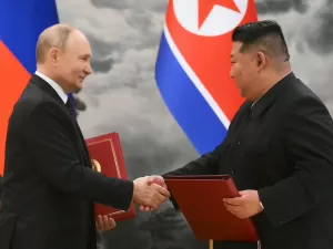Rússia e Coreia do Norte assinam acordo de defesa e Kim expressa apoio à guerra contra a Ucrânia