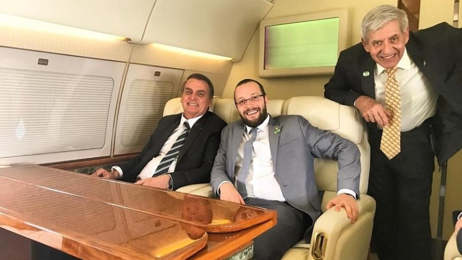 Presidente Jair Bolsonaro e o deputado federal Filipe Barros (PSL-PR), relator do projeto - Reprodução/Facebook