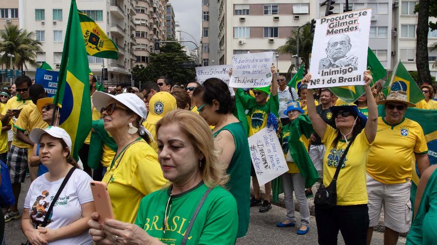 17.nov.2019 - Manifestantes realizam o ato Fora Gilmar, contra o ministro do Supremo Tribunal Federal (STF), Gilmar Mendes, em Copacabana, no Rio de Janeiro - DANIEL RESENDE/FUTURA PRESS/ESTADÃO CONTEÚDO