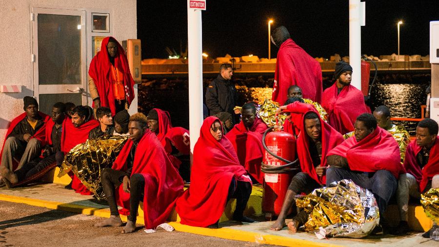 Barco de salvamento resgatou 58 migrantes vivos - eles foram levados para Melilla - 	JESUS BLASCO DE AVELLANEDA / REUTERS
