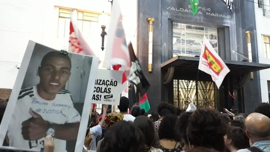 Protesto em frente à Secretaria da Segurança Pública pelos nove jovens mortos no Baile da DZ7, em Paraisópolis - Marcelo Oliveira/UOL