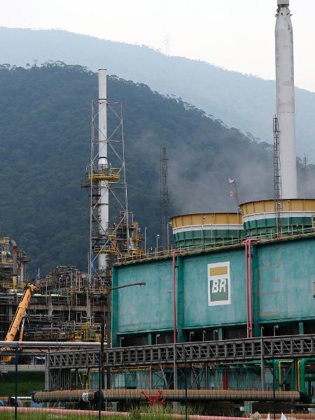 Veja por que faltam investimentos em refinarias no Brasil, que produz mais petróleo do que consome - Paulo Whitaker