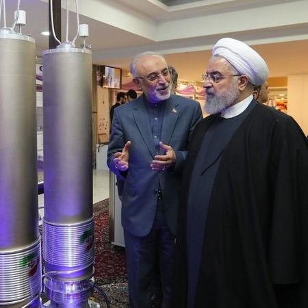 Presidente Hassan Rouhani inspeciona tecnologia nuclear em 2020 - AFP via BBC
