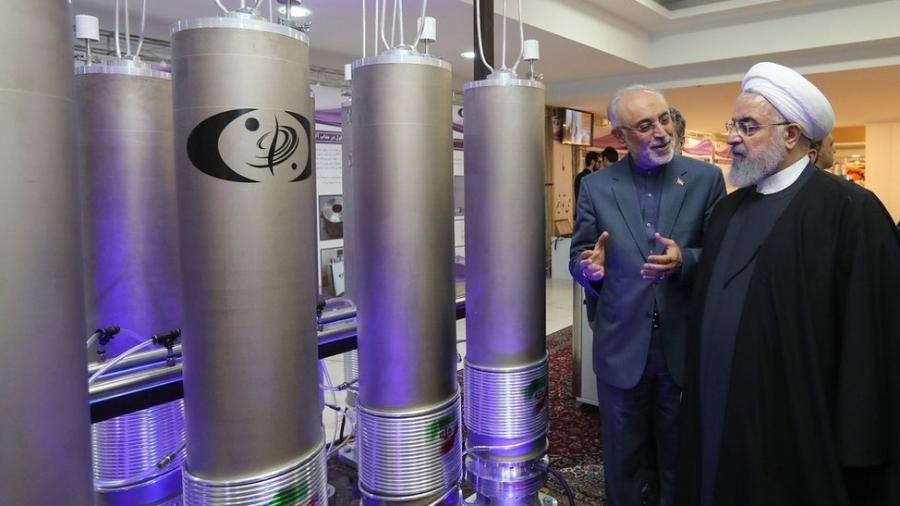 Ex-presidente Hassan Rouhani inspeciona tecnologia nuclear - AFP via BBC