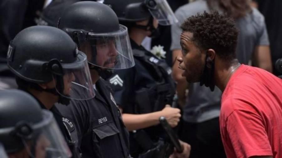 Agentes policiais nos EUA deixam emprego após manifestações que pediam reforma no sistema de segurança no país - Getty Images