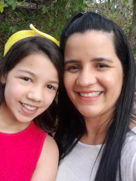 Arilene Fontinele e a filha, Maria Júlia; menina teve cardiopatia diagnosticada ainda na gestação - Acervo pessoal
