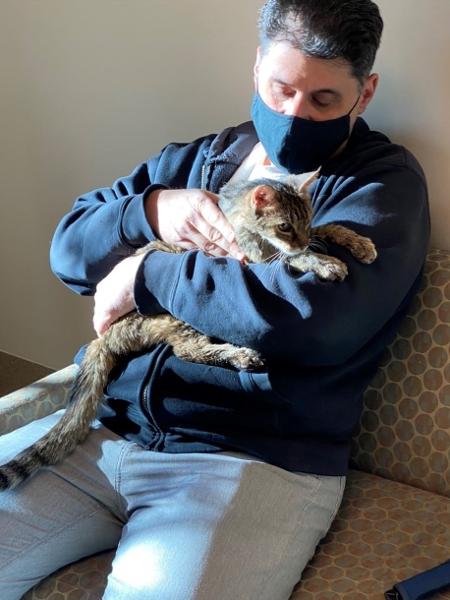 Charles reencontrou a sua gata, Brandy, após 15 anos que ela estava desaparecida - Reprodução/Facebook/County of Los Angeles Palmdale Animal Care Center