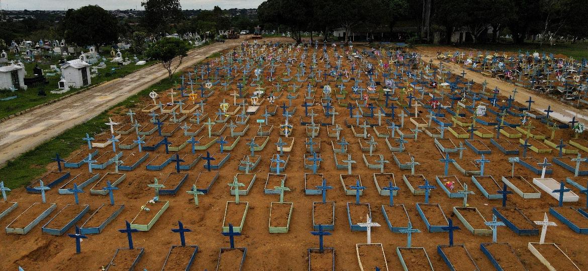 Cemitério Parque Taruma em Manaus, primeiro estado brasileiro a enfrentar colapso no sistema de saúde - Bruno Kelly/Reuters