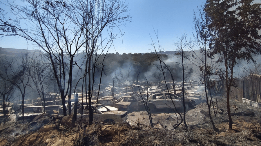 Bombeiros informaram que quantidade de veículos destruídos ainda não foi calculada - Divulgação/CBMMG