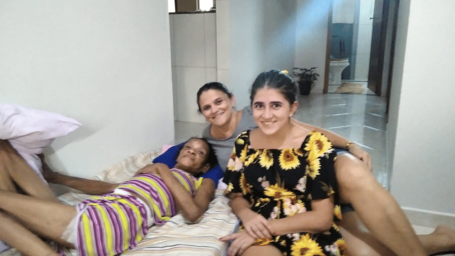 Gesiane, Josiana e Beatriz em foto já depois da alta das duas pacientes  - Arquivo Pessoal
