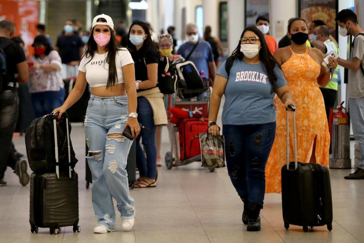 Passenger traffic in the lobby of Santos Dumont Airport in downtown Rio: Brazilian travelers want to know their country again - WILTON JUNIOR/ESTADÃO CONTEÚDO - WILTON JUNIOR/ESTADÃO CONTEÚDO