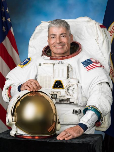 Mark Vande Hei é o astronauta que está há mais tempo na Estação Espacial Internacional, projeto colaborativo entre EUA, Rússia e outros países - Bill Stafford and Robert Markowitz/Nasa