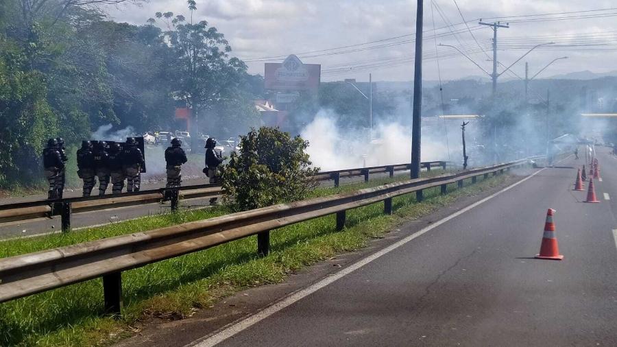 Manifestantes bloqueiam rodovia no Rio Grande do Sul; PRF age para desobstruir vias - Divulgação: PRF/RS