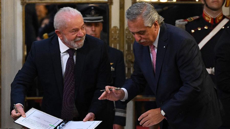 O presidente Lula e o presidente argentino Alberto Fernández durante encontro no palácio presidencial Casa Rosada, em Buenos Aires - 23.jan.2023 - Luis Robayo/AFP