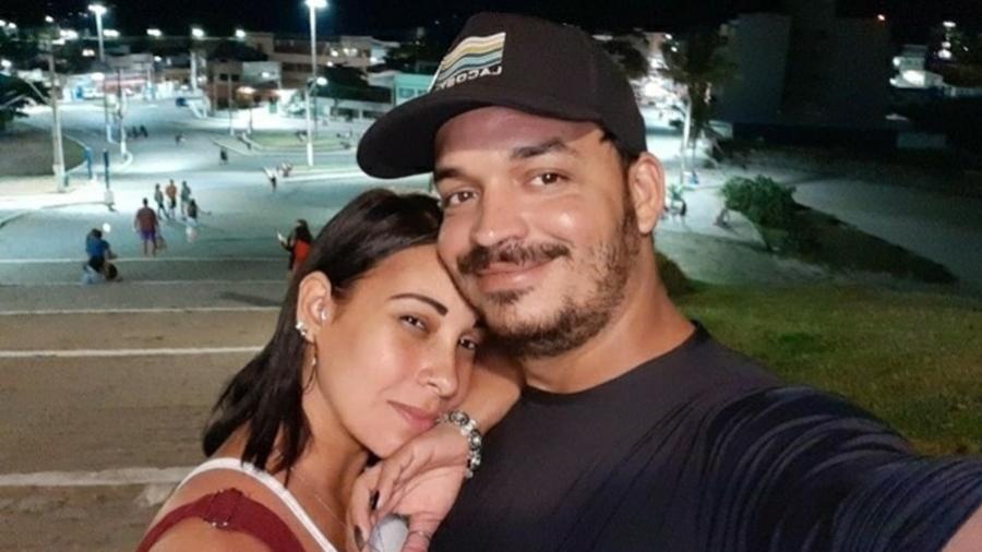 A estudante de enfermagem Raphaela Salsa Ferreira, de 38 anos, e o ex-marido Wagner Dias de Almeida em 2021, quando ainda estavam juntos
