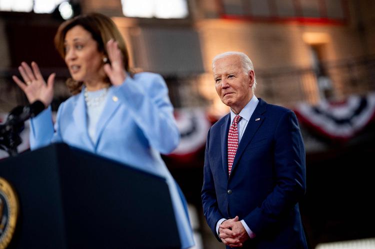 A vice-presidente dos EUA, Kamala Harris, é cotada para substituir o presidente Joe Biden como candidata pelos democratas