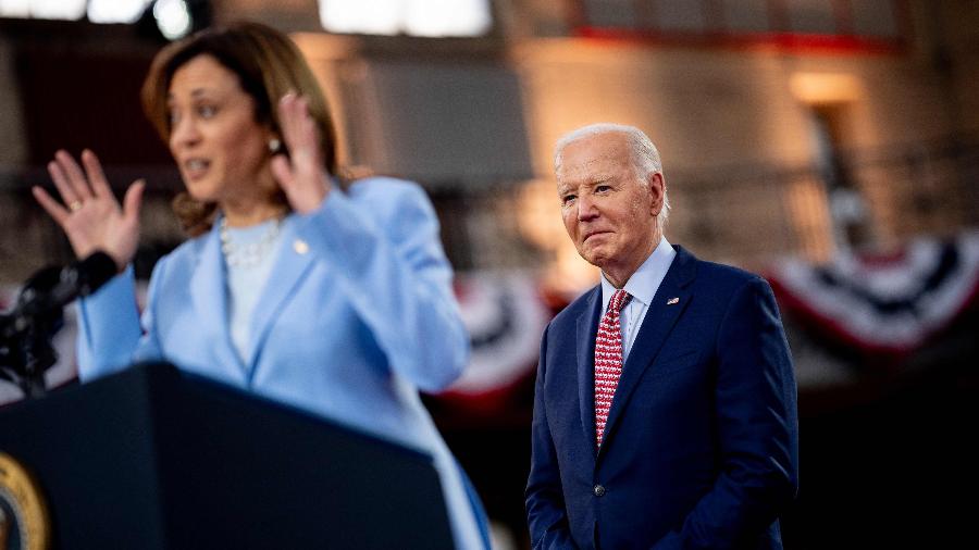 29.mai.2024 - A vice-presidente dos EUA, Kamala Harris, e o presidente Joe Biden durante evento de campanha na Filadélfia - Andrew Harnik/Getty Images via AFP