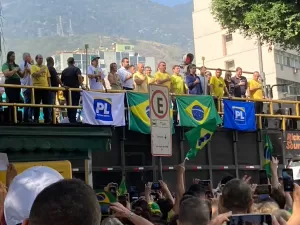 No Rio, Bolsonaro diz que Ramagem está pagando 'preço alto por sua ousadia'