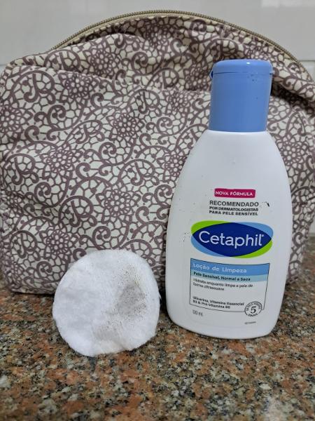 Loção de Limpeza para Peles Sensíveis da Cetaphil remove maquiagem sem irritar a pele