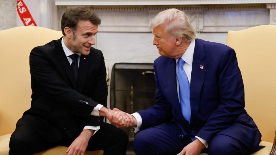 O presidente dos EUA, Donald Trump, se encontra com o presidente francês, Emmanuel Macron, no Salão Oval da Casa Branca, em Washington, DC, em 24 de fevereiro de 2025. O presidente dos EUA, Donald Trump, se encontra com o presidente francês, Emmanuel Macron, no Salão Oval da Casa Branca, em Washington, DC, em 24 de fevereiro de 2025.