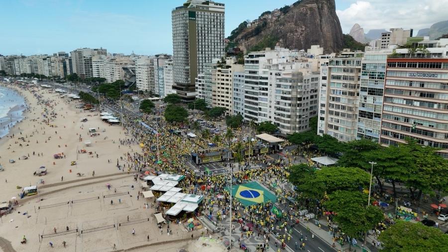 Por volta das 10h, apoiadores de Bolsonaro não ocupavam uma quadra da avenida Atlântica, em Copacabana Por volta das 10h, apoiadores de Bolsonaro não ocupavam uma quadra da avenida Atlântica, em Copacabana