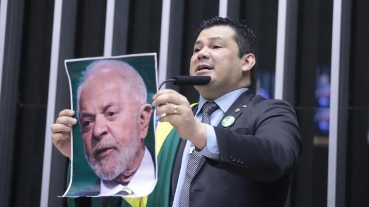 Gilvan da Federal defendeu a morte de Lula: "Quero mais que ele morra" Gilvan da Federal defendeu a morte de Lula: "Quero mais que ele morra"