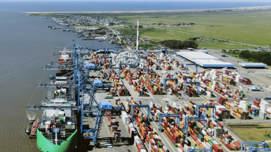 Terminal de contêineres de Rio Grande (RS), operado pela Wilson Sons Terminal de contêineres de Rio Grande (RS), operado pela Wilson Sons