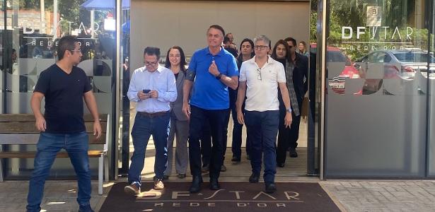 Soluços continuam, Bolsonaro desobedece a orientação médica e vai a MG