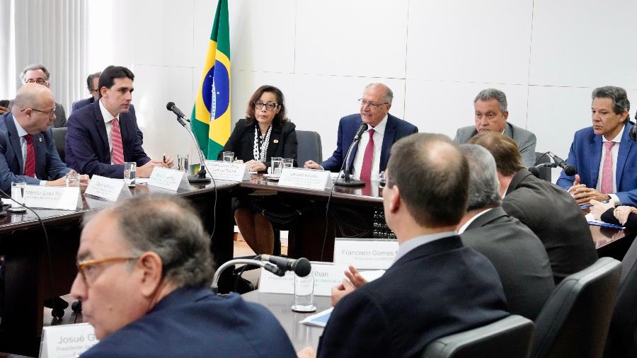 15.07.25 - O vice-presidente Geraldo Alckmin (PSB) gerencia a reunião com ministros e empresários da indústria para rebater tarifas dos EUA 15.07.25 - O vice-presidente Geraldo Alckmin (PSB) gerencia a reunião com ministros e empresários da indústria para rebater tarifas dos EUA