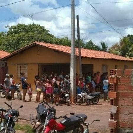 Populares se aglomeraram em torno da casa de Jacilene após o crime no Piauí - Divulgação/Polícia Militar - PI