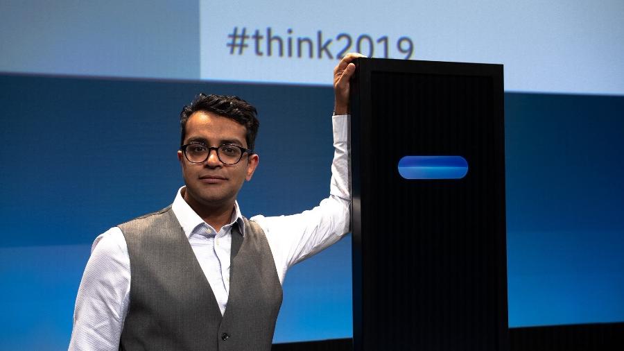 O robô debatedor da IBM e o campeão de debates Harish Natarajan disputaram para ver quem vencia uma discussão - Divulgação